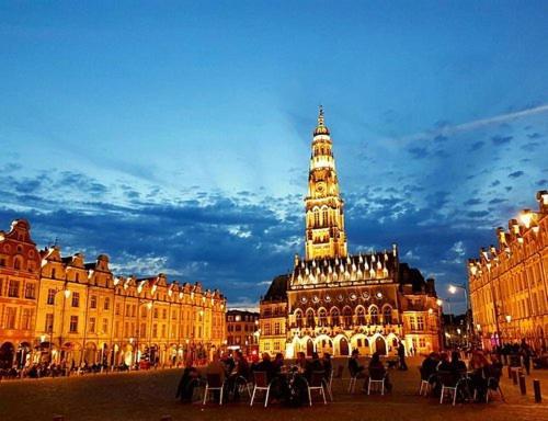 Au Coeur De La Grand Place Arras Eksteriør bilde
