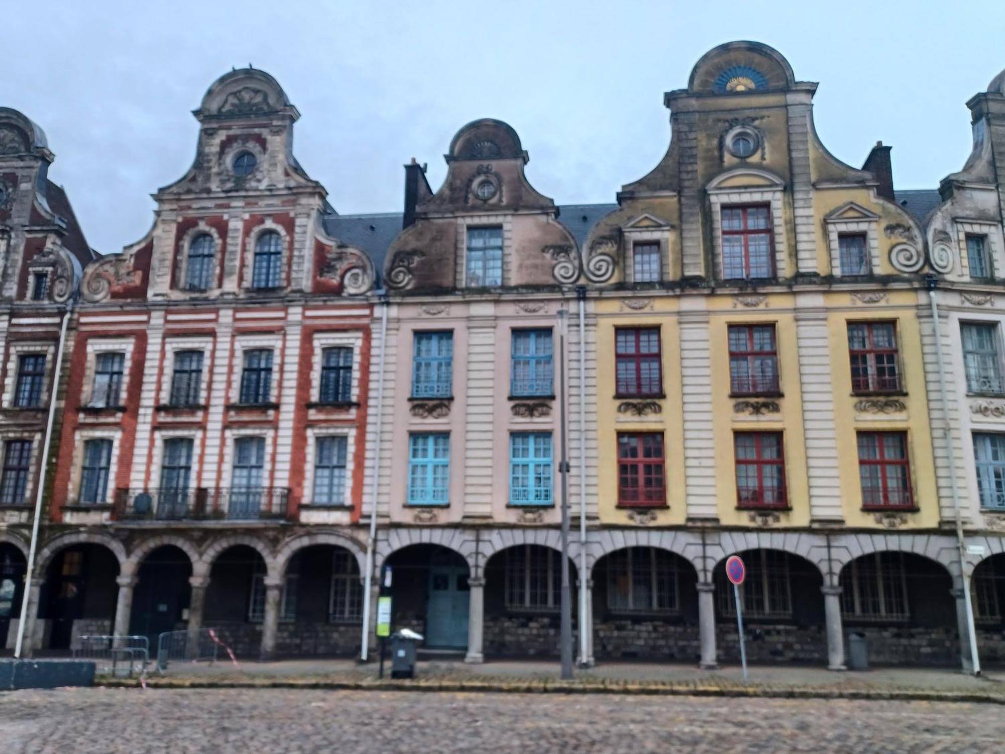 Au Coeur De La Grand Place Arras Eksteriør bilde